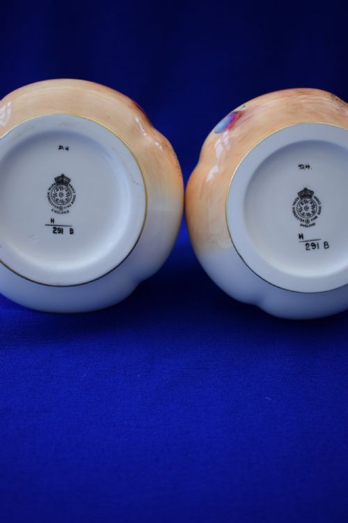 ROYAL WORCESTER PAIR OF PAINTED FRUIT POT POURRI VASES - ADDITIONAL PHOTO 5
