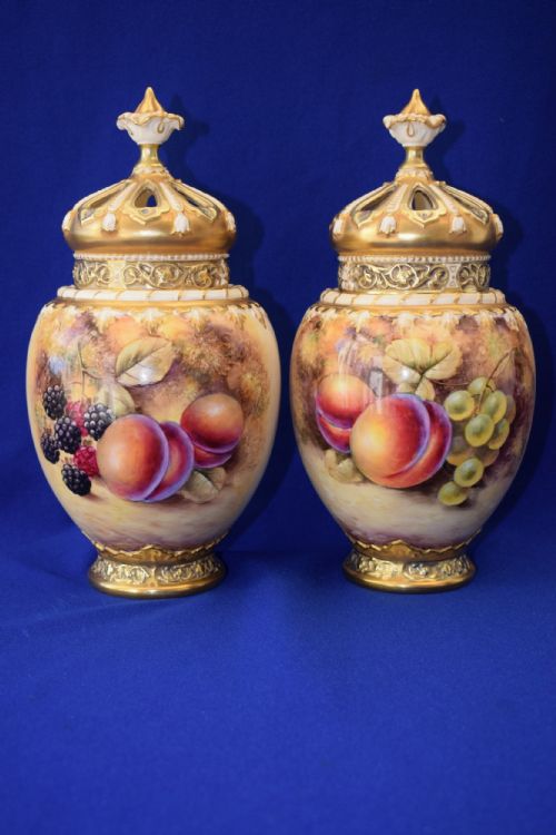 royal worcester pair of painted fruit rose jars and covers - CATEGORY: ANTIQUE VASES - DATED 1950