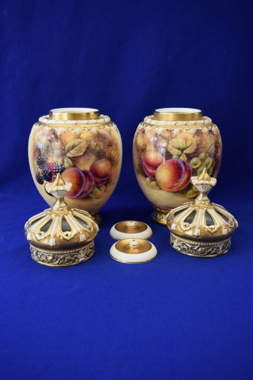 ROYAL WORCESTER PAIR OF PAINTED FRUIT ROSE JARS AND COVERS - ADDITIONAL PHOTO 5