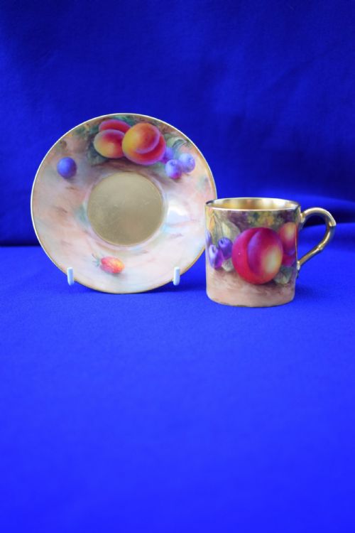 royal worcester painted fruit coffee can and saucer - CATEGORY: ANTIQUE CERAMICS - DATED 1930