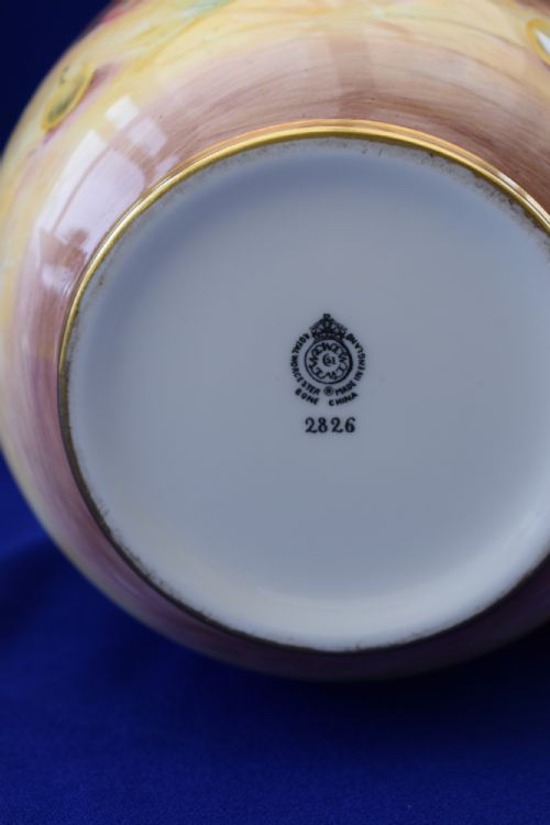 ROYAL WORCESTER PAINTED FRUIT GINGER JAR AND COVER - ADDITIONAL PHOTO 4