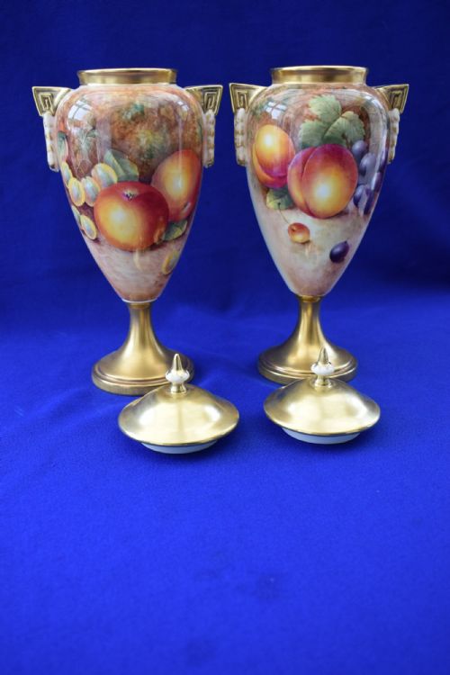ROYAL WORCESTER PAIR OF PAINTED FRUIT VASES AND COVERS - ADDITIONAL PHOTO 2