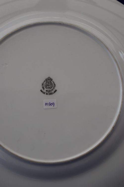ROYAL WORCESTER PAINTED FRUIT LARGE SIZE DINNER PLATE BY AYRTON - ADDITIONAL PHOTO 1