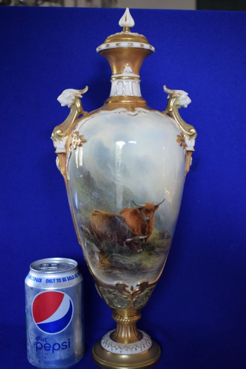 ROYAL WORCESTER LARGE VASE AND COVER HIGHLAND CATTLE BY JOHN STINTON - ADDITIONAL PHOTO 1