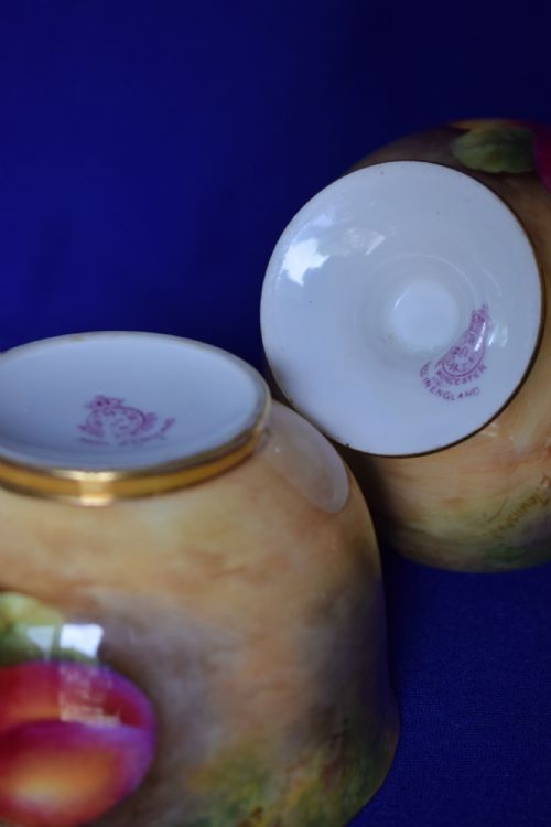 ROYAL WORCESTER PAINTED FRUIT TEAPOT CREAM JUG AND SUGAR BOWL - ADDITIONAL PHOTO 10