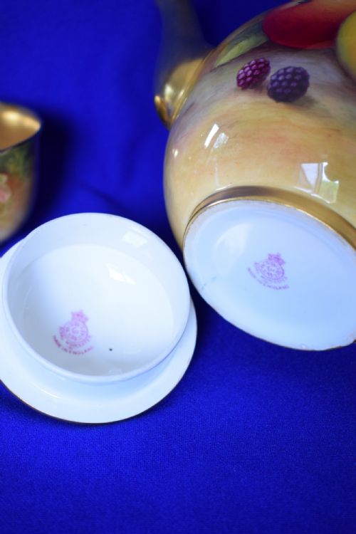 ROYAL WORCESTER PAINTED FRUIT TEAPOT CREAM JUG AND SUGAR BOWL - ADDITIONAL PHOTO 11