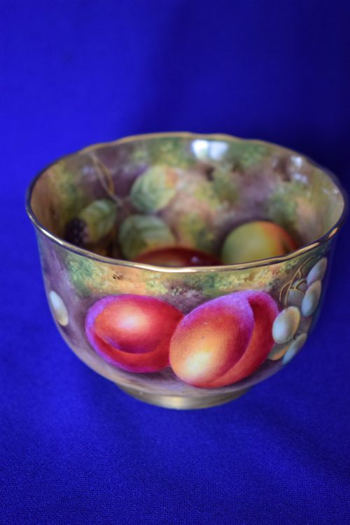 ROYAL WORCESTER PAINTED FRUIT SUGAR BOWL INSIDEOUTSIDE DECORATION - ADDITIONAL PHOTO 3