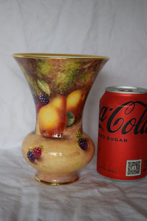 ROYAL WORCESTER PAIR OF PAINTED FRUIT VASES SIGNED FREEMAN - ADDITIONAL PHOTO 2