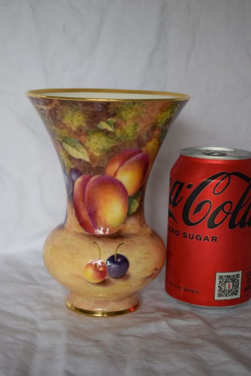 ROYAL WORCESTER PAIR OF PAINTED FRUIT VASES SIGNED FREEMAN - ADDITIONAL PHOTO 3