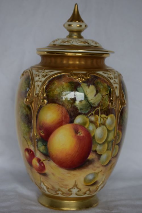 royal worcester painted fruit pot pourri signed freeman - CATEGORY: ANTIQUE VASES - DATED 1960