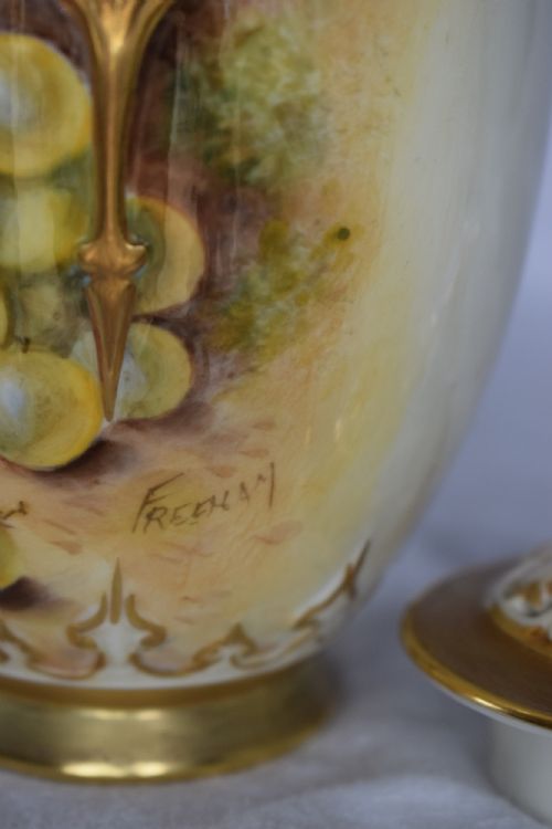 ROYAL WORCESTER PAINTED FRUIT POT POURRI SIGNED FREEMAN - ADDITIONAL PHOTO 2