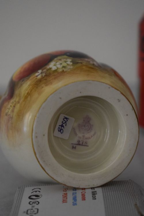 ROYAL WORCESTER PAINTED FRUIT POT POURRI SIGNED RICKETTS - ADDITIONAL PHOTO 2