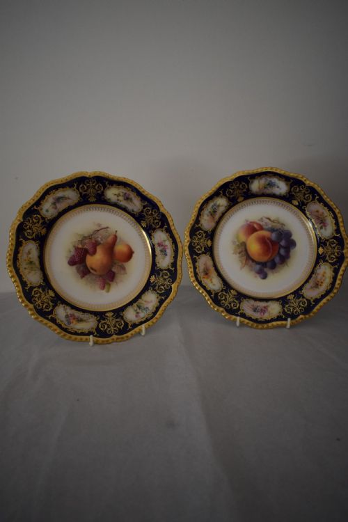 royal worcester pair of 925 painted fruit plates signed ricketts - CATEGORY: ANTIQUE PLATES - DATED 1920