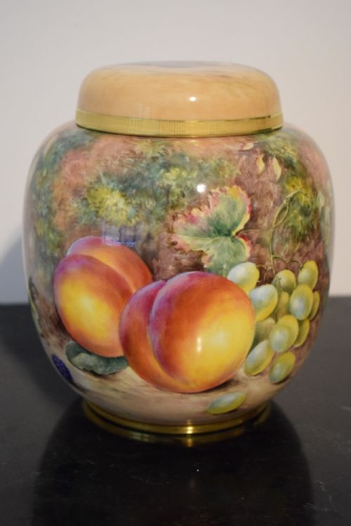 roya worcester painted fruit ginger jar and cover - CATEGORY: ANTIQUE CERAMICS - DATED 1960