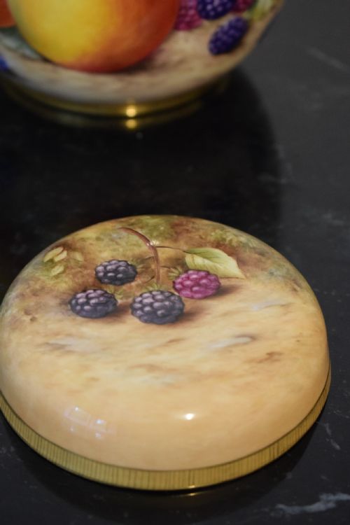 ROYA WORCESTER PAINTED FRUIT GINGER JAR AND COVER - ADDITIONAL PHOTO 3