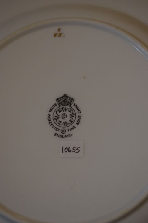 ROYAL WORCESTER STAR EDGE PAINTED FRUIT PLATE BY H AYRTON - ADDITIONAL PHOTO 2