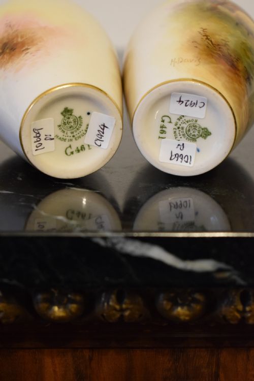 ROYAL WORCESTER PAIR OF SMALL VASES BY HARRY DAVIS - ADDITIONAL PHOTO 4