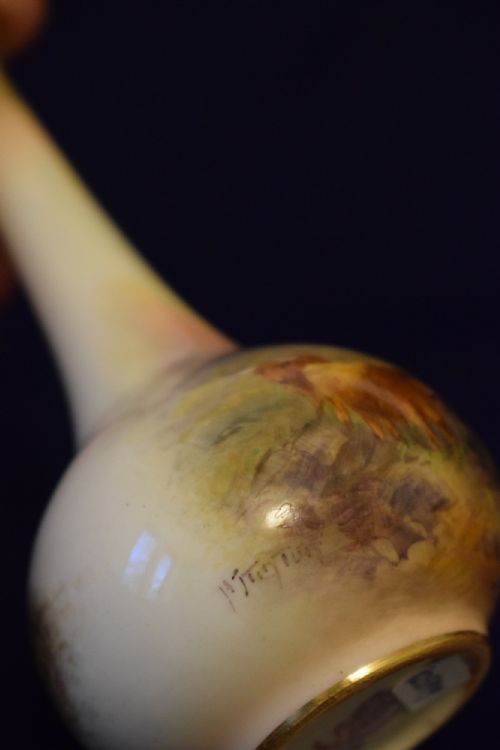 ROYAL WORCESTER VASE SIGNED H STINTON - ADDITIONAL PHOTO 3