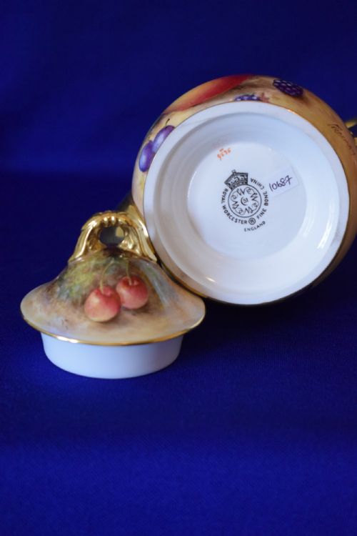 ROYAL WORCESTER PAINTED FRUIT COFFEE POT AND LID - ADDITIONAL PHOTO 3