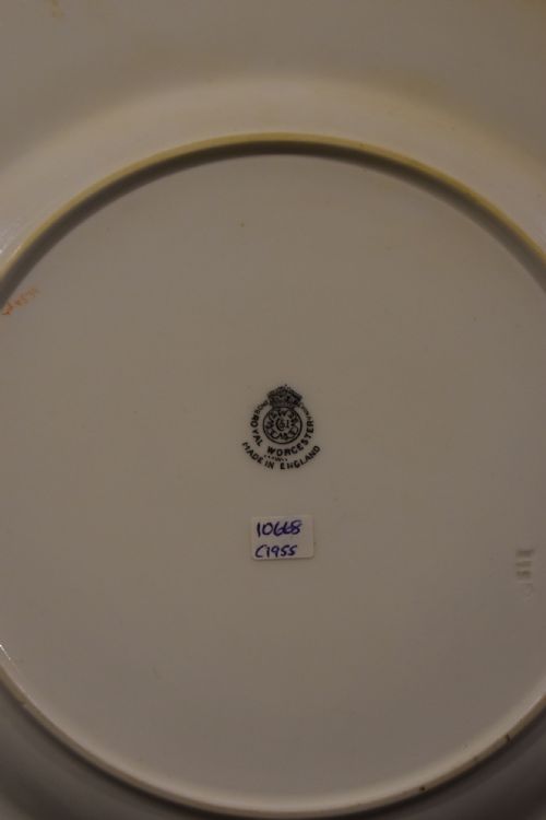 ROYAL WORCESTER LARGE PLAIN EDGE DINNER PLATE PAINTED FRUIT - ADDITIONAL PHOTO 1