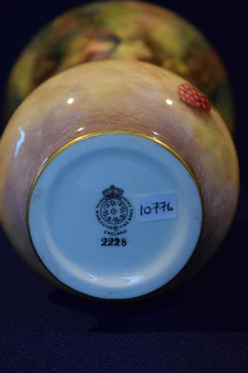 ROYAL WORCESTER VASE PAINTED FRUIT BY H AYRTON - ADDITIONAL PHOTO 3