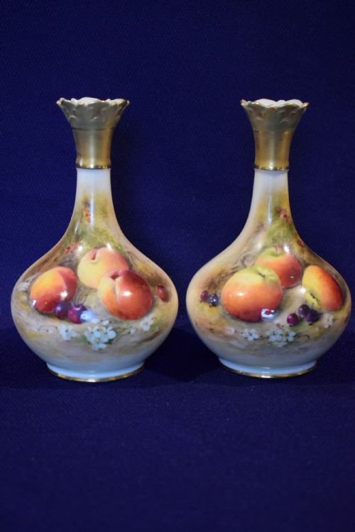 royal worcester pair of painted fruit vases - CATEGORY: ANTIQUE VASES - DATED 1920