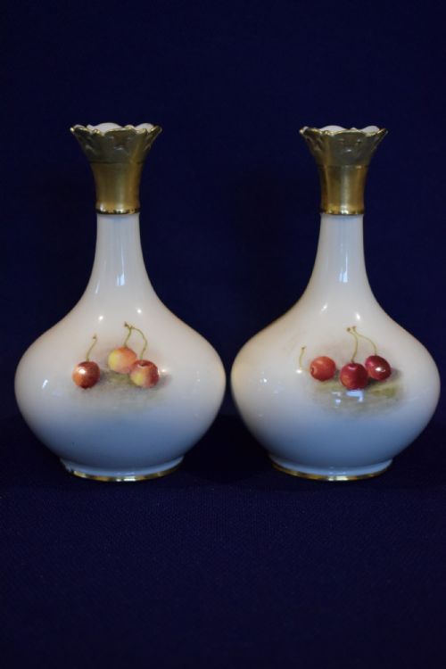 ROYAL WORCESTER PAIR OF PAINTED FRUIT VASES - ADDITIONAL PHOTO 1