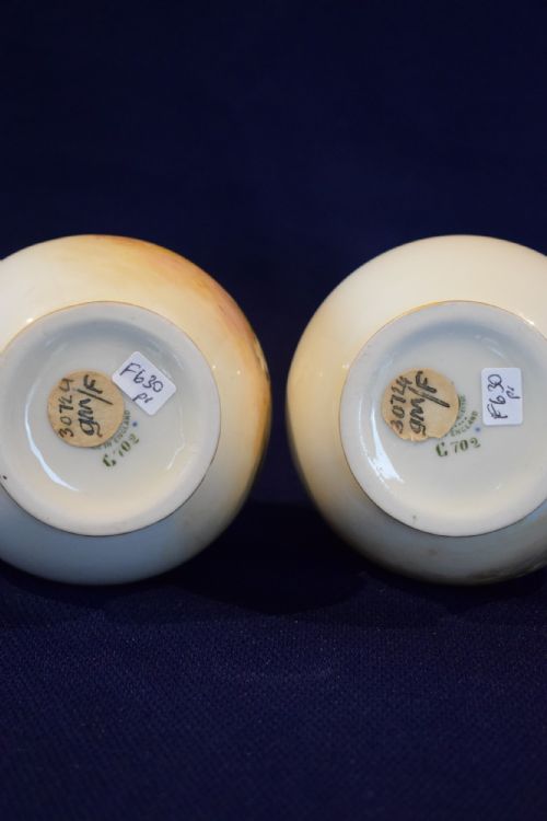 ROYAL WORCESTER PAIR OF PAINTED FRUIT VASES - ADDITIONAL PHOTO 3