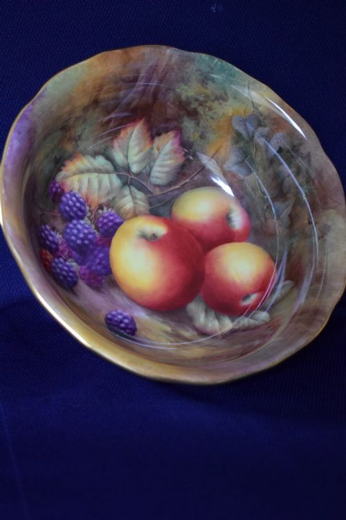 royal worcester painted fruit bennett bowl - CATEGORY: ANTIQUE CERAMICS - DATED 1940