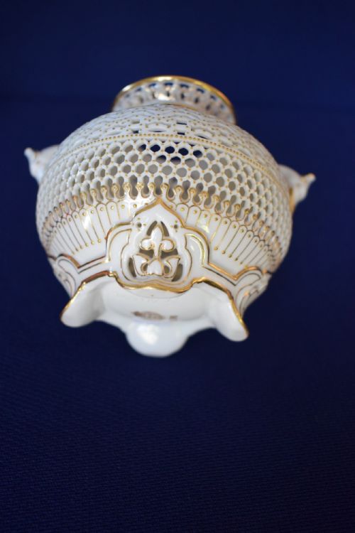 ROYAL WORCESTER VASE RETICULATED BY GEORGE OWEN - ADDITIONAL PHOTO 4