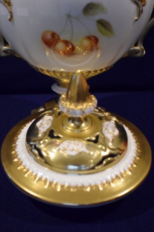 ROYAL WORCESTER PAINTED FRUIT TROPHY VASE AND COVER SIGNED H AYRTON - ADDITIONAL PHOTO 2
