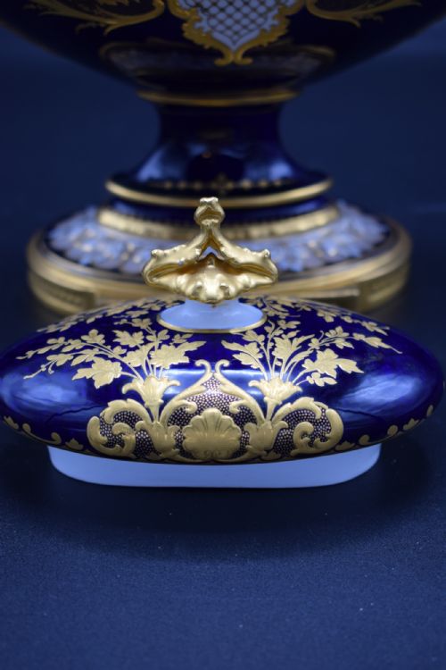 ROYAL CROWN DERBY CENTREPIECE SIGNED DARLINGTON - ADDITIONAL PHOTO 4
