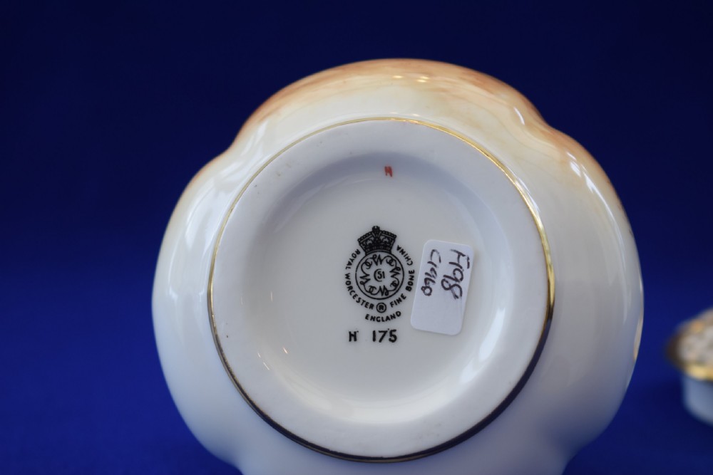 Royal Worcester painted fruit small pot pourri View IV
