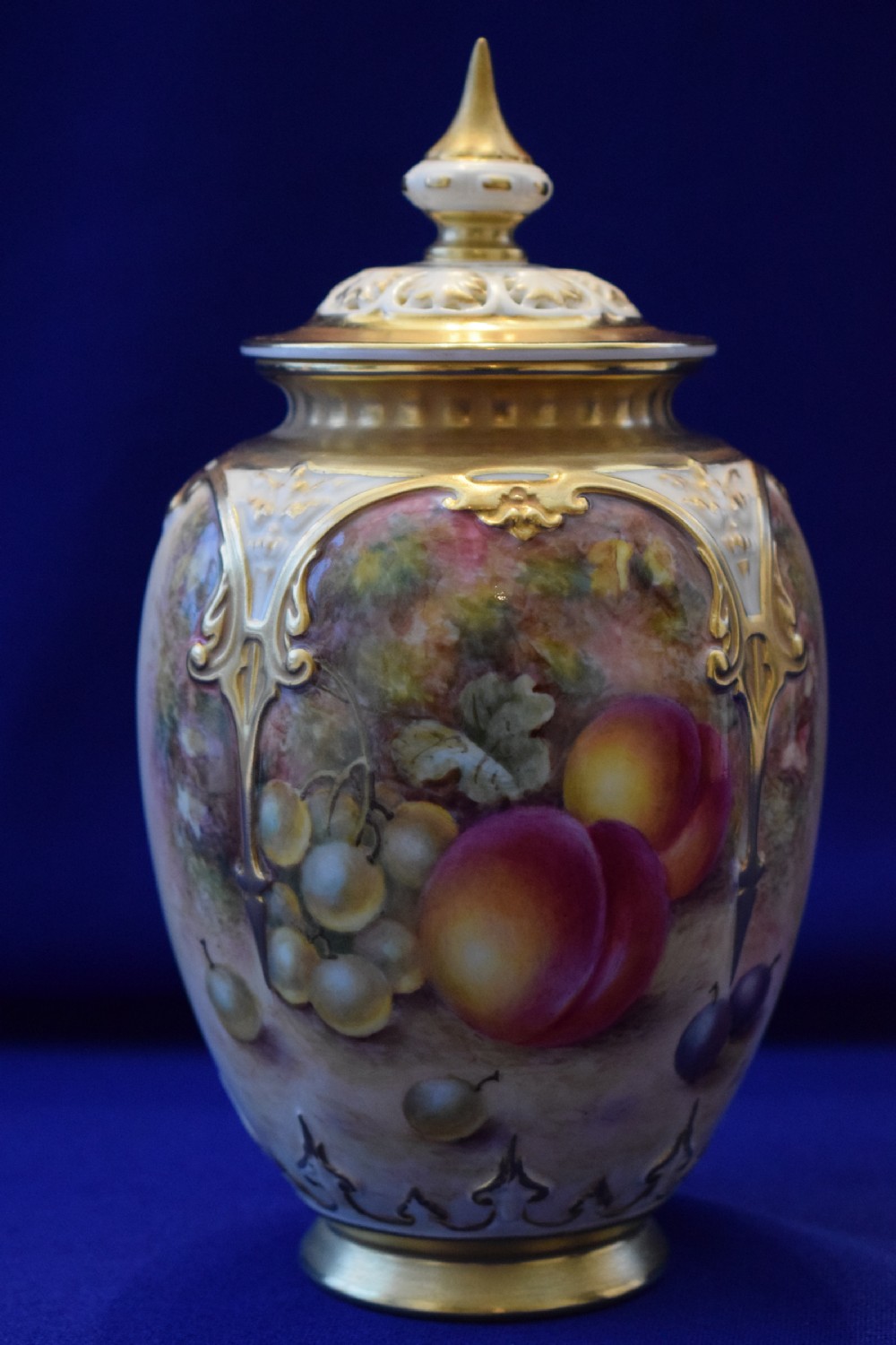 Royal Worcester painted fruit pot pourri by Freeman