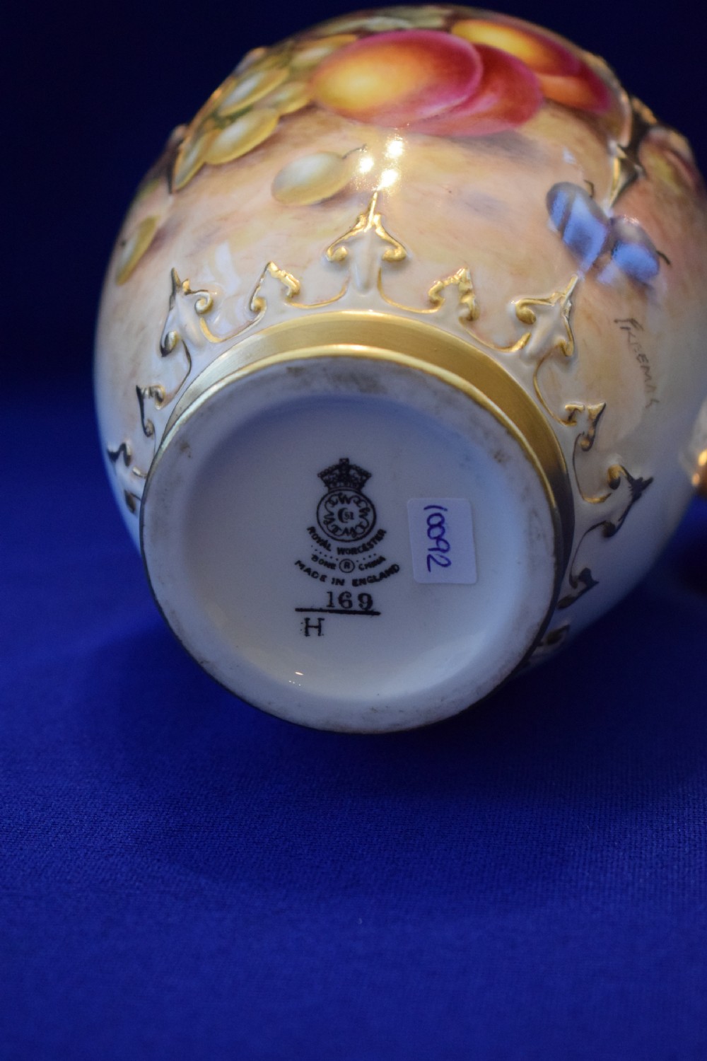 Royal Worcester painted fruit pot pourri by Freeman View IV