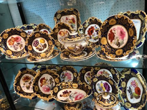 sensational dessert service with botanical studies 18251830 - CATEGORY: ANTIQUE CERAMICS - DATED 19TH CENTURY