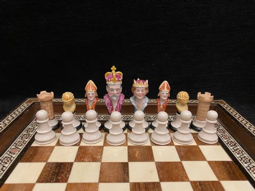 EXQUISITE MACINTYRE FAIENCE CHESS SET 1920 - ADDITIONAL PHOTO 1