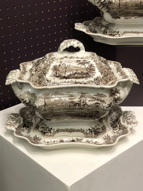 EXQUISITE PAIR OF RIDGWAY TUREENS IN BROWN AND WHITE TRANSFER 1830 - ADDITIONAL PHOTO 1