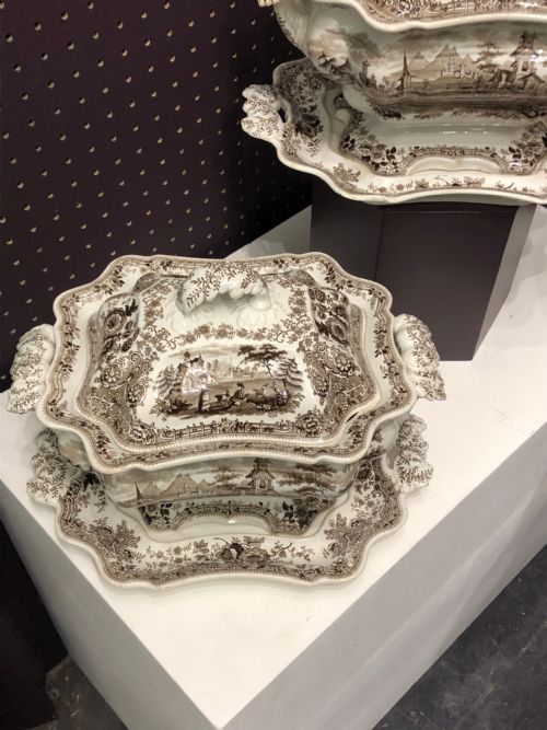 EXQUISITE PAIR OF RIDGWAY TUREENS IN BROWN AND WHITE TRANSFER 1830 - ADDITIONAL PHOTO 3