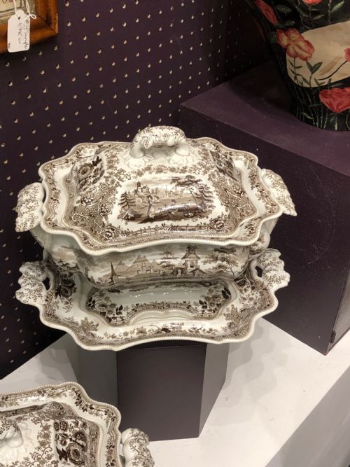 EXQUISITE PAIR OF RIDGWAY TUREENS IN BROWN AND WHITE TRANSFER 1830 - ADDITIONAL PHOTO 4