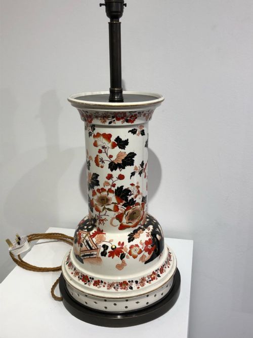 UNUSUAL WEDGWOOD LAMP WITH CLOBBERED DETAIL AND BRONZE MOUNTS 1850 - ADDITIONAL PHOTO 1