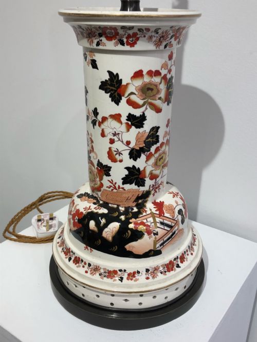 UNUSUAL WEDGWOOD LAMP WITH CLOBBERED DETAIL AND BRONZE MOUNTS 1850 - ADDITIONAL PHOTO 4