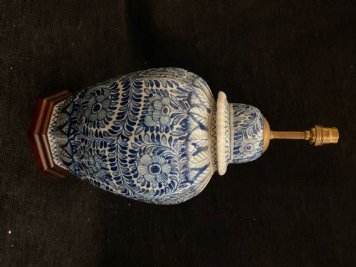PAIR OF BLUE AND WHITE DELFT VASES CONVERTED INTO LAMPS MID19TH CENTURY - ADDITIONAL PHOTO 1