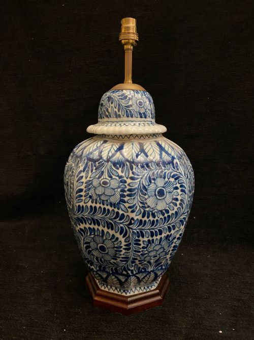 PAIR OF BLUE AND WHITE DELFT VASES CONVERTED INTO LAMPS MID19TH CENTURY - ADDITIONAL PHOTO 2