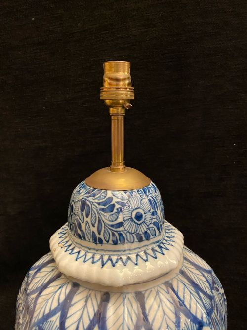 PAIR OF BLUE AND WHITE DELFT VASES CONVERTED INTO LAMPS MID19TH CENTURY - ADDITIONAL PHOTO 5