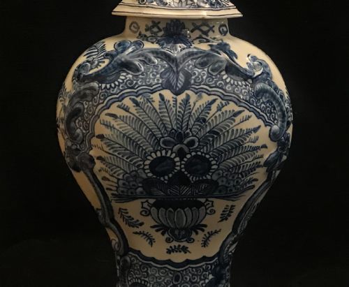 LARGE PAIR OF DELFT VASES 18501860 - ADDITIONAL PHOTO 2