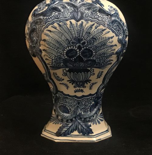 LARGE PAIR OF DELFT VASES 18501860 - ADDITIONAL PHOTO 3