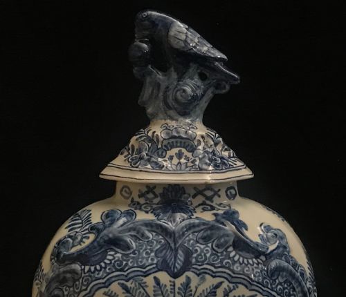 LARGE PAIR OF DELFT VASES 18501860 - ADDITIONAL PHOTO 4