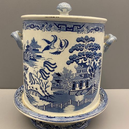 STAFFORDSHIRE BLUE AND WHITE CHEESE DOME IN WILLOW PATTERN 18351845 - ADDITIONAL PHOTO 1