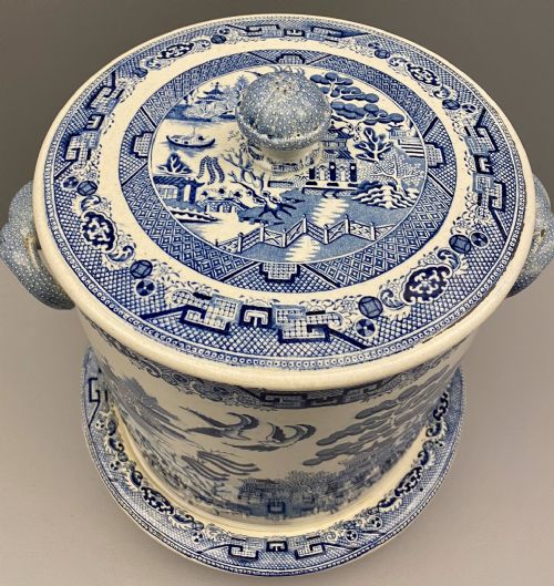 STAFFORDSHIRE BLUE AND WHITE CHEESE DOME IN WILLOW PATTERN 18351845 - ADDITIONAL PHOTO 2